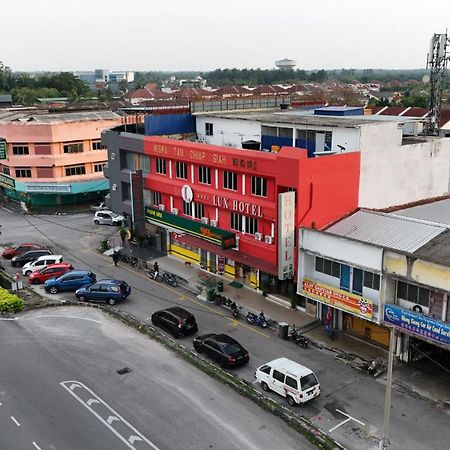 Lux Hotel Teluk Intan Extérieur photo
