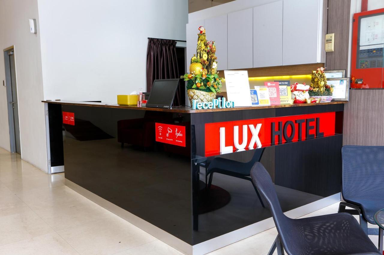 Lux Hotel Teluk Intan Extérieur photo